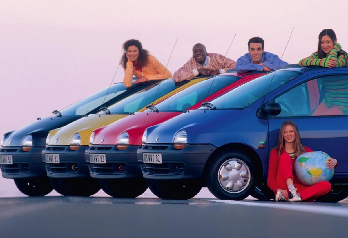 Shakira aumenta 600% las búsquedas en línea del Twingo tras compararlo con Ferrari en una canción 2 Renault Twingo