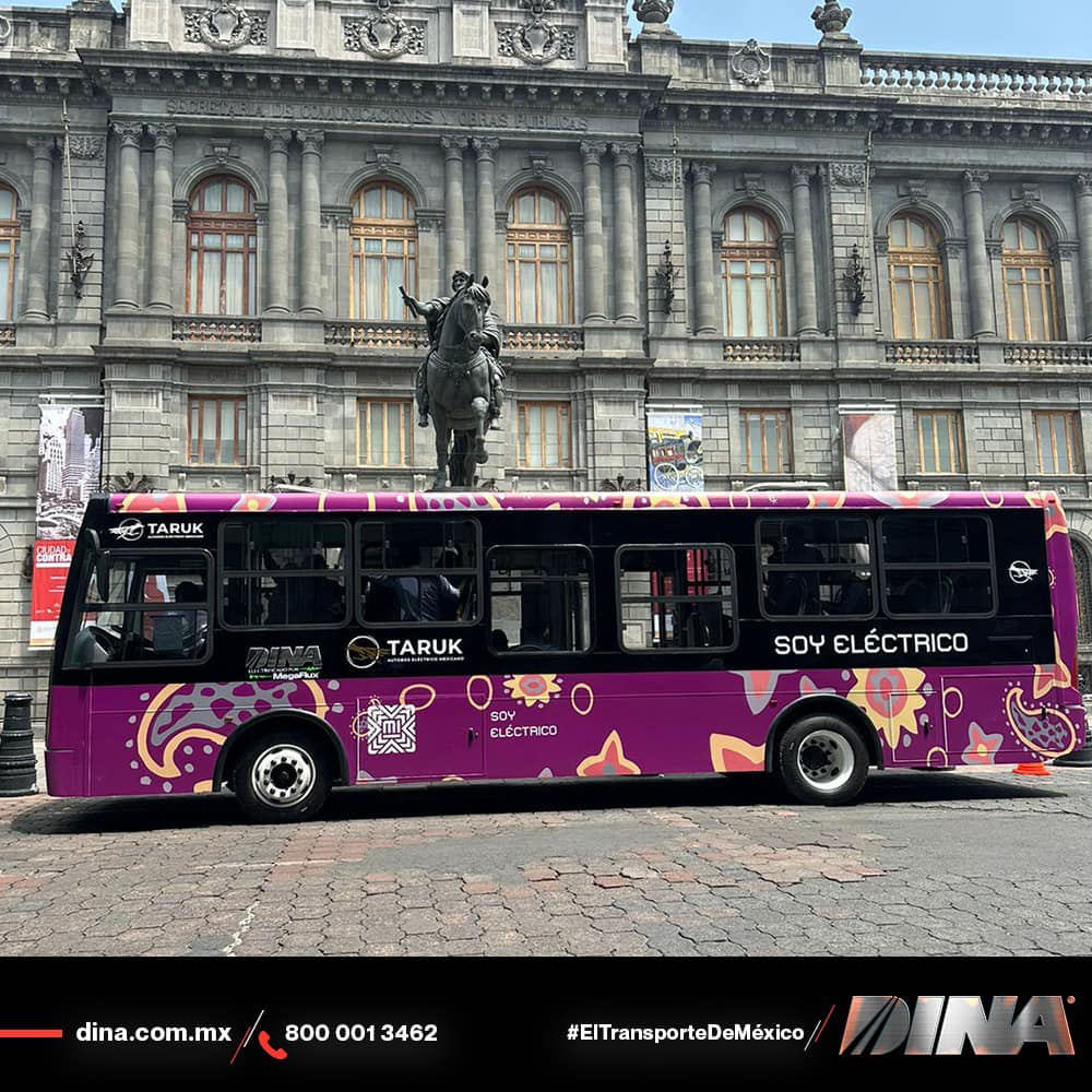 CDATA[
El secretario de Economía, Marcelo Ebrard , informó que autoridades de Los Ángeles , Estados Unidos, han mostrado interés en adquirir 20,000 unidades de los autobuses eléctricos 100% mexicanos Taruk , un reconocimiento a la calidad e innovación de estos vehículos. El funcionario explicó que este interés responde a las políticas de Estados Unidos y Europa para reducir su dependencia de Asia en componentes críticos. “Ya nos hablaron el otro día de Los Ángeles, para decir: ‘Oiga, vimos el anuncio de su vehículo de México. ¿Ustedes están haciendo los motores también?’ Sí (…) Nos interesa el autobús, tenemos un programa pequeño (…) solamente vamos a necesitar del orden de 10 mil a 20 mil en los próximos”, aseguró el funcionario el fin de semana.
![
