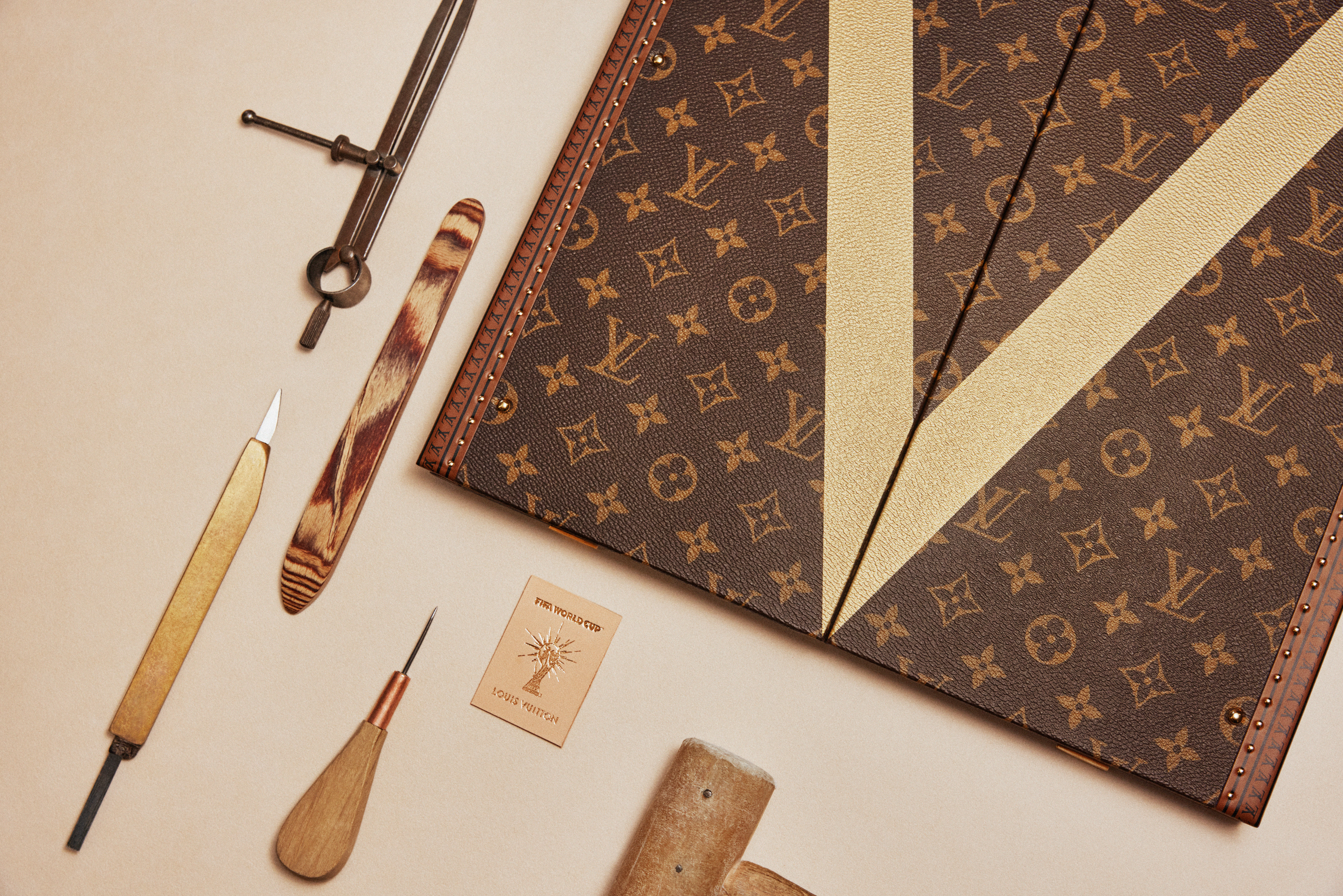 LOUIS-VUITTON_FIFA-WORLD-CUP-2026_TROPHY-TRUNK-SAVOIR-FAIRE-VISUALS3M.jpg