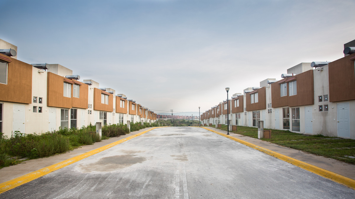 CDATA[
El director general del Instituto del Fondo Nacional de la Vivienda para los Trabajadores ( Infonavit ), Octavio Romero Oropeza, informó que s e eliminó el sistema de puntos para adquirir una de las Viviendas para el Bienestar , cuya construcción coordina la institución. Con esta medida, las personas interesadas en estas viviendas ya no enfrentarán trabas institucionales y solo deberán cumplir con los requisitos mínimos para obtener un patrimonio, que se pagará directamente mediante descuentos de su salario, se informó en la conferencia mañanera del 6 de octubre .
![