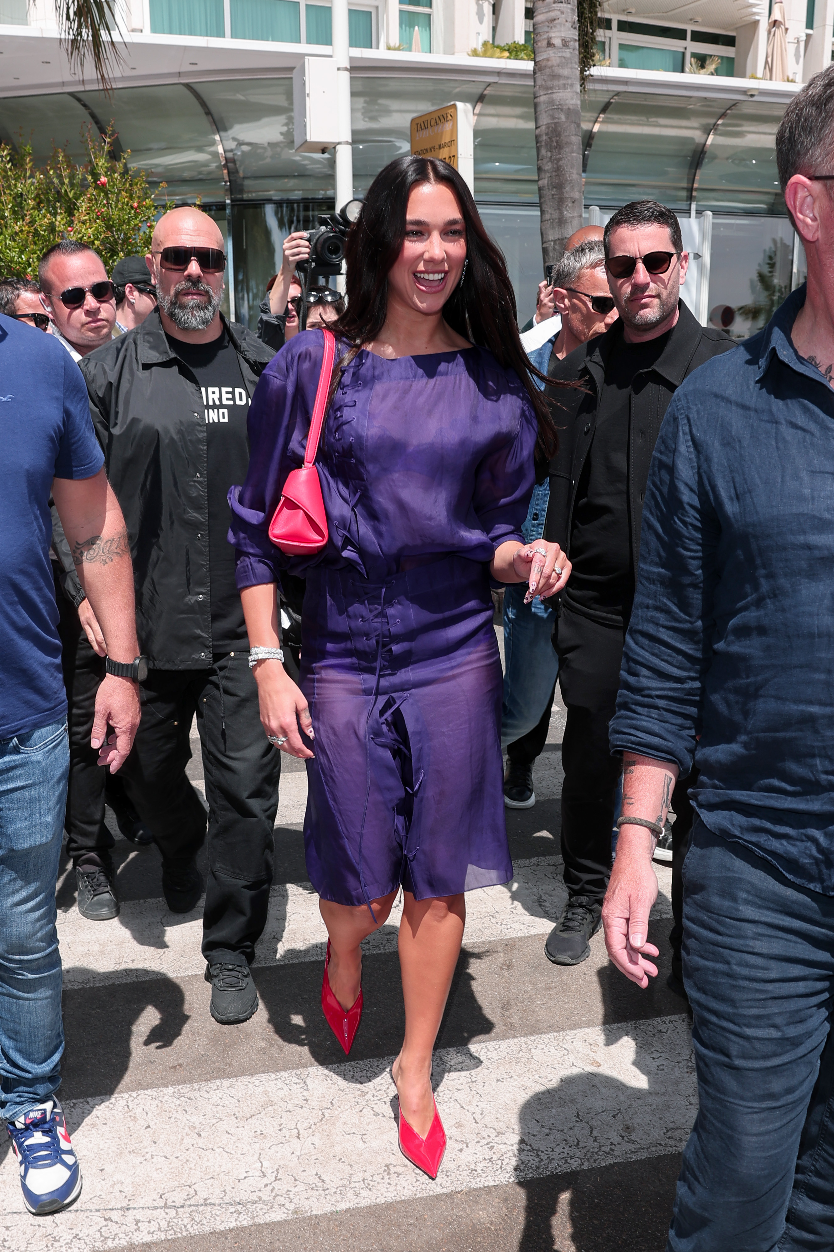 dua-lipa-ferragamo-cannes-2026.JPG