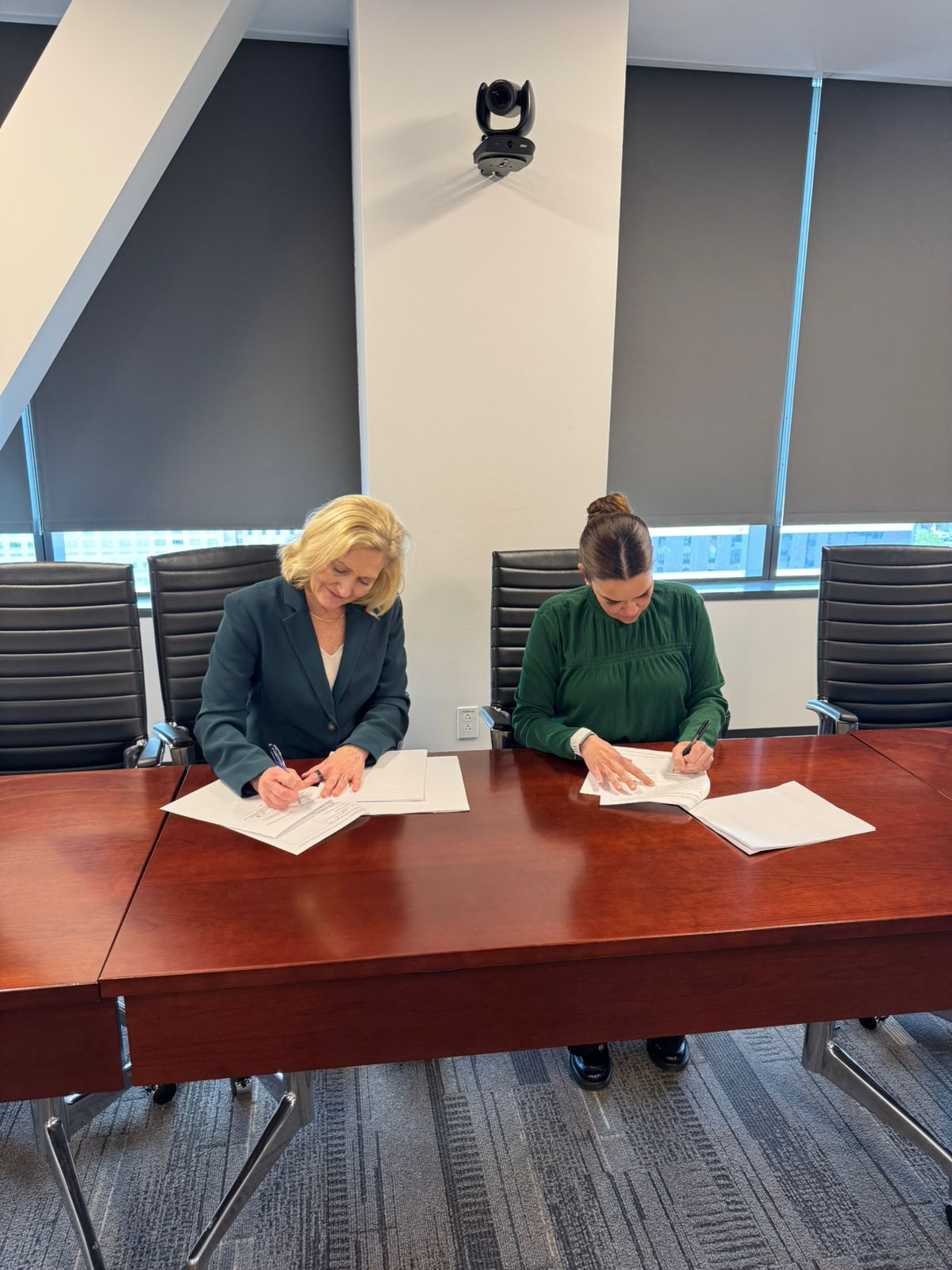 CDATA[
La Escuela de Medicina de la Universidad de Monterrey (UDEM) formalizó un convenio con la E scuela de Medicina de la Universidad de Washington en St. Louis (WashU), considerada una de las instituciones más prestigiosas del mundo. El objetivo de este acuerdo es promover la excelencia académica en la formación de los profesionales de la salud del mañana, con un fuerte énfasis en la ética y la medicina a escala global.
![