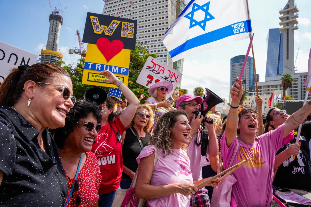 CDATA[
Israel y Hamás alcanzaron un acuerdo sobre la primera fase de un alto el fuego en Gaza , en la que se prevé la liberación de los rehenes israelíes que siguen con vida a cambio de la excarcelación de cerca de 2.000 palestinos tras dos años de guerra. Catar, que medió en la negociación junto con Egipto, Estados Unidos y Turquía, informó que se alcanzó “la primera fase del acuerdo para el cese el fuego en Gaza, que conducirá al fin de la guerra, la liberación de los rehenes israelíes y los prisioneros palestinos, y la entrada de la ayuda humanitaria”.
![