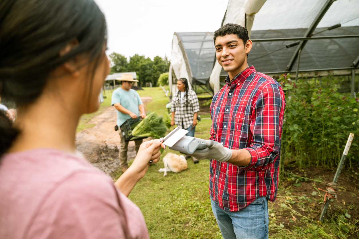 CDATA[
La declaración anual es una de las obligaciones fiscales para casi todos los contribuyentes en México, pero existe un régimen de personas físicas que lo hace opcional , y no hay penalizaciones si no se realiza. Se trata del Régimen Simplificado de Confianza , conocido como Resico , pero tiene una excepción.
¿Por qué Resico no está obligado a presentar declaración anual? ¿Cuándo Resico sí presenta declaración anual? El contribuyente Resico que no presenta declaración anual ni mensuales
![