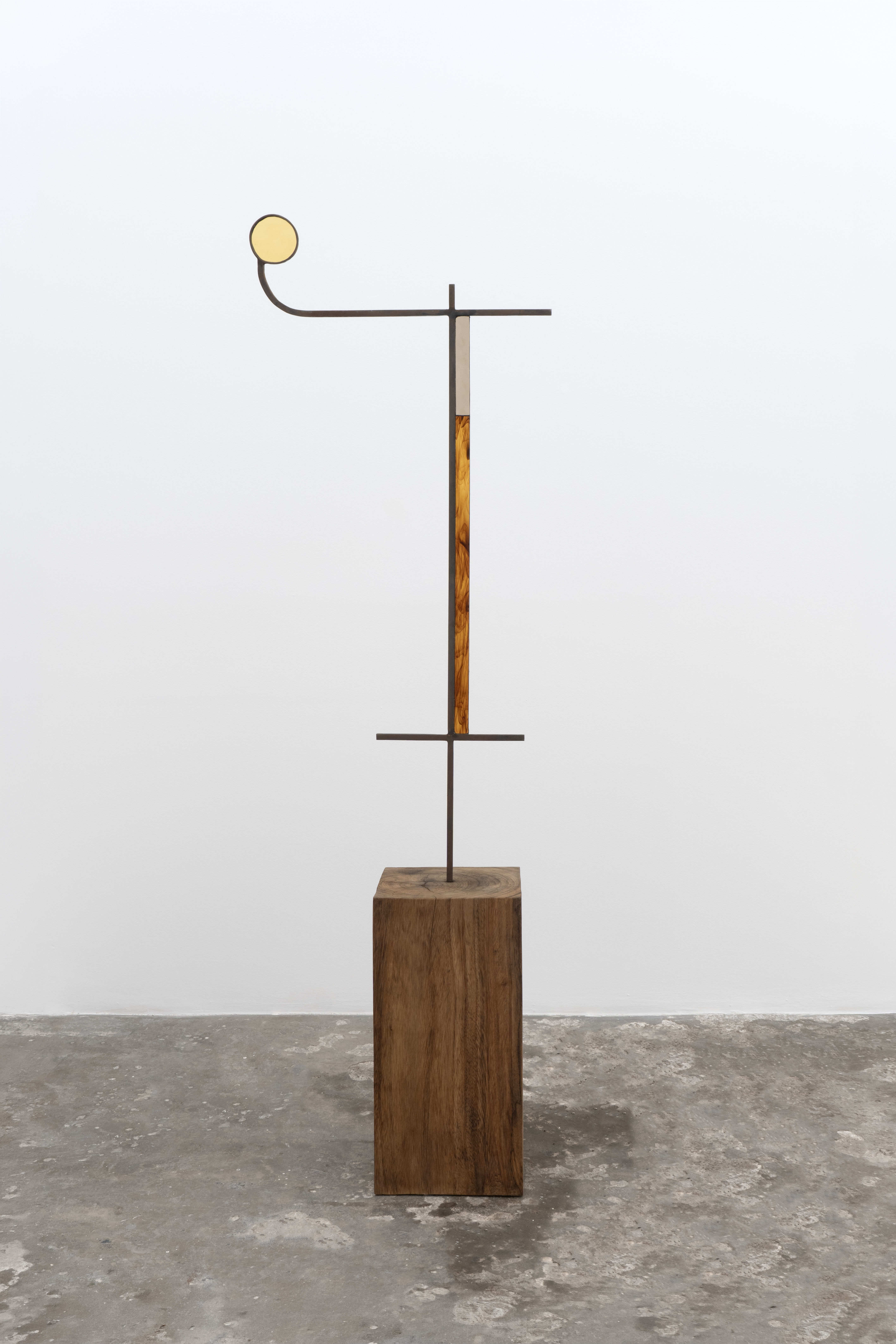 Apariciones-Hierro-vidrio-madera-vi.jpg