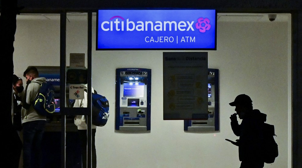Carlos Slim y Germán Larrea los favoritos para comprar Banamex