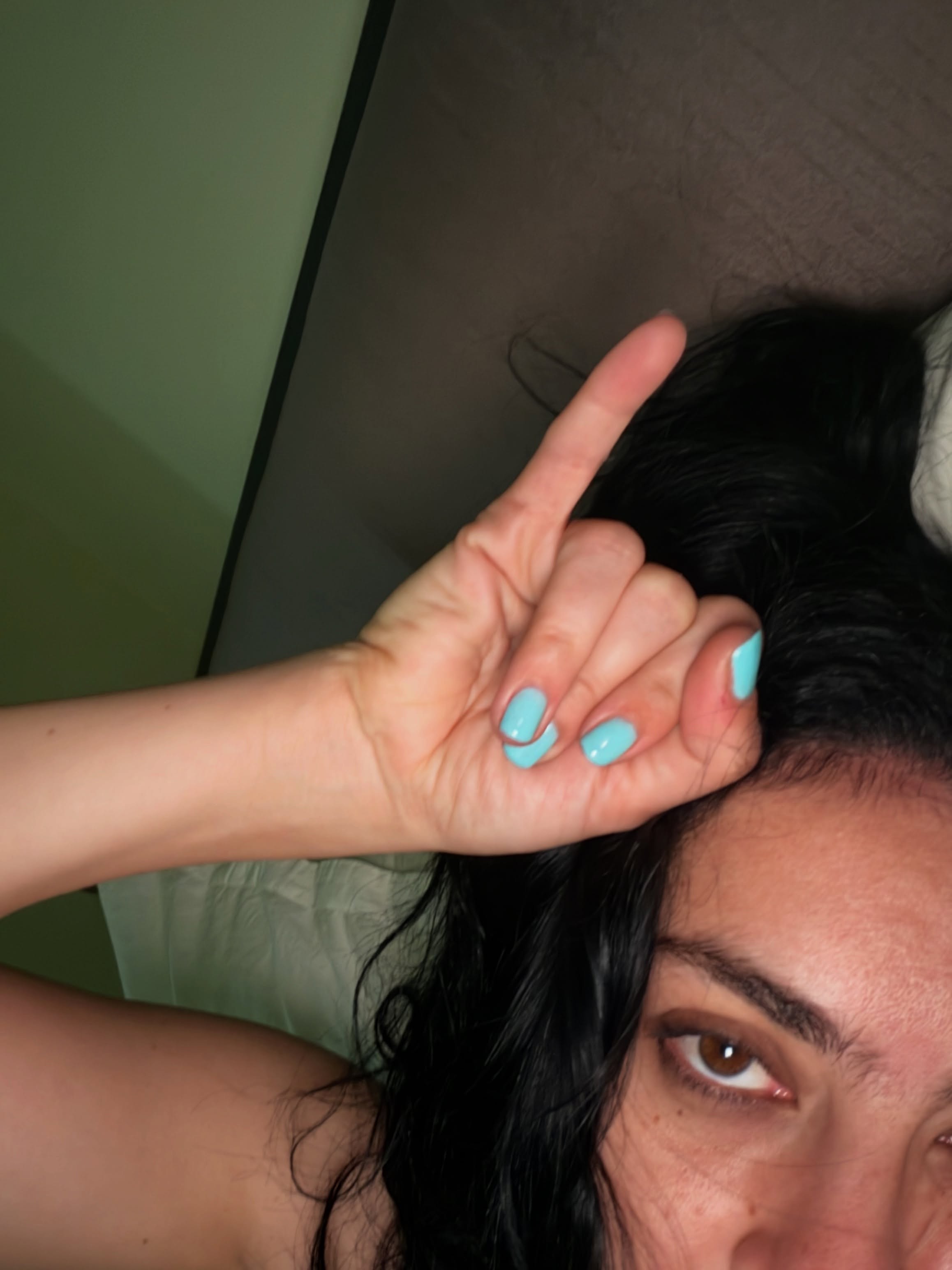 CHARLI-TEAL-NAILS-TREND.jpg