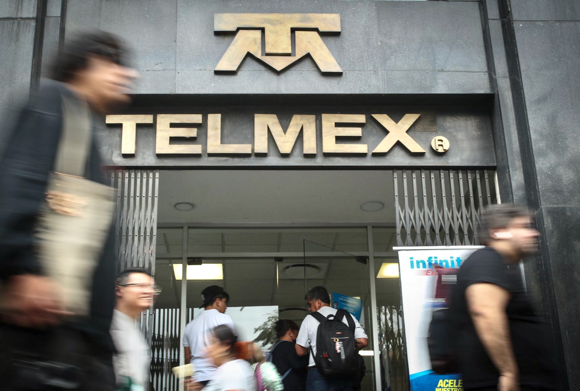 Telmex запускает стратегию по восстановлению доли рынка через массовый переход на оптоволокно