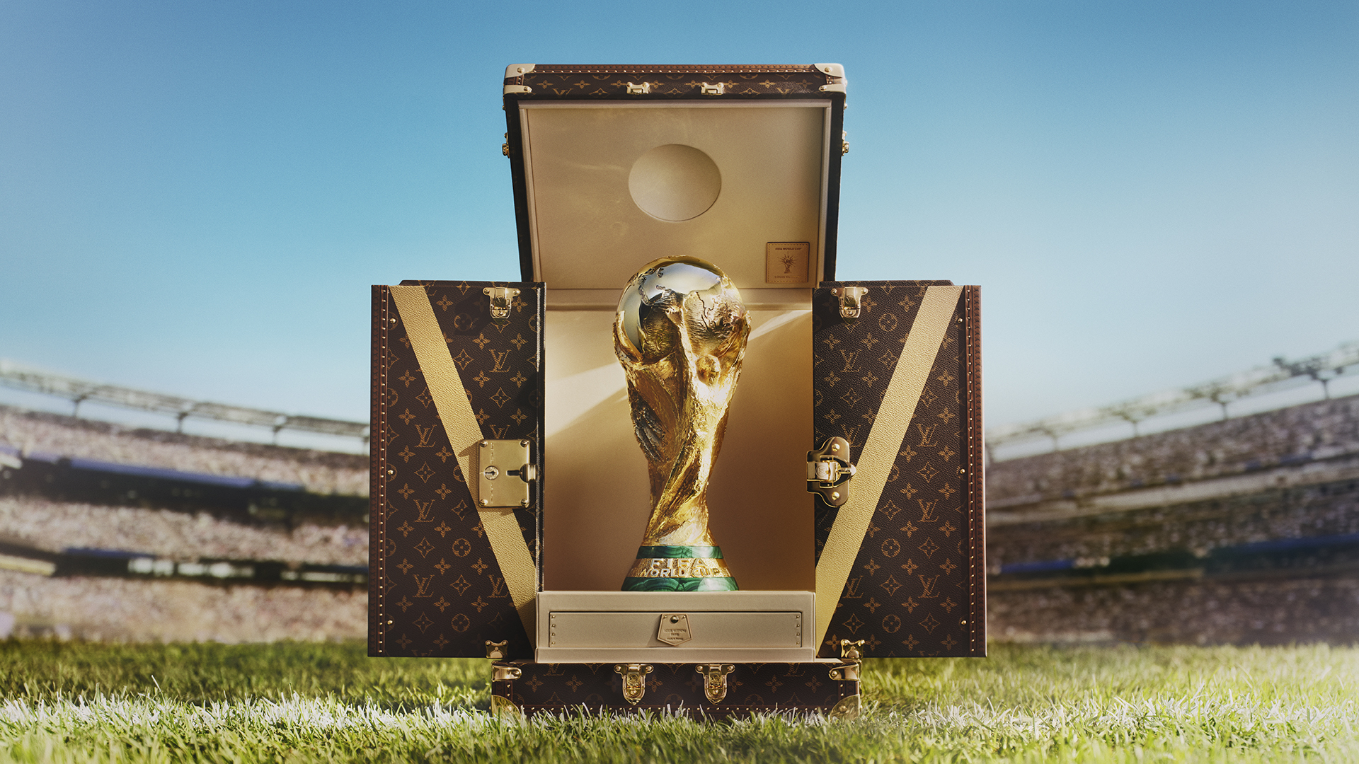 LOUIS-VUITTON-x-FIFA-WORLD-CUP-2026_TROPHY-TRUNK-H.jpg