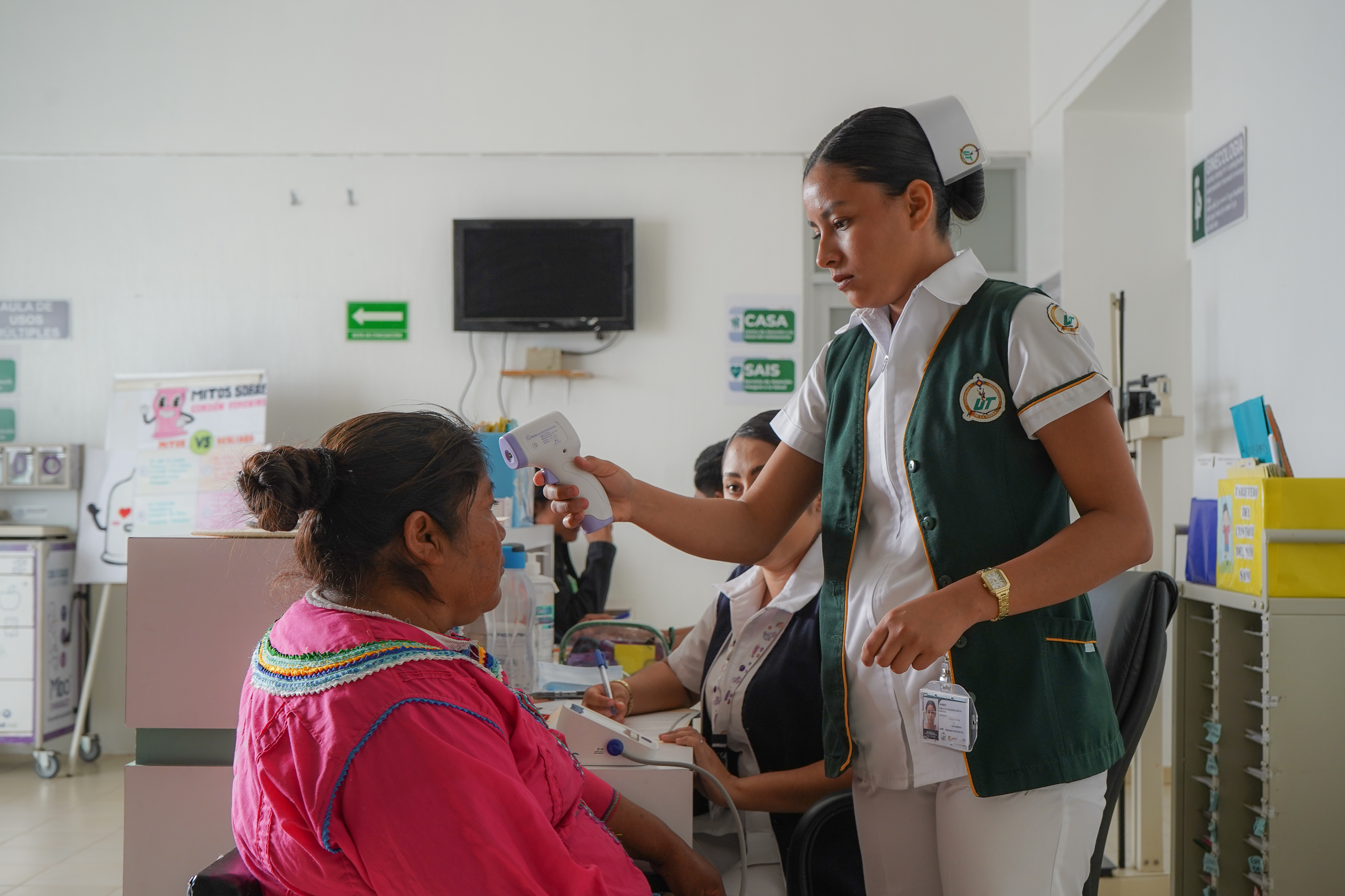 CDATA[
El Instituto Mexicano del Seguro Social ( IMSS ) es la entidad encargada de gestionar la seguridad social de la población mexicana a través de atención a la salud, prestaciones económicas, y servicios sociales. Para esto, las personas son aseguradas a diferentes tipos de modalidades, las cuales varían de la situación específica, y cambian sus beneficios. Te explicamos en qué consisten.
Regímenes de aseguramiento al IMSS Modalidades del IMSS y beneficios que cubren
![