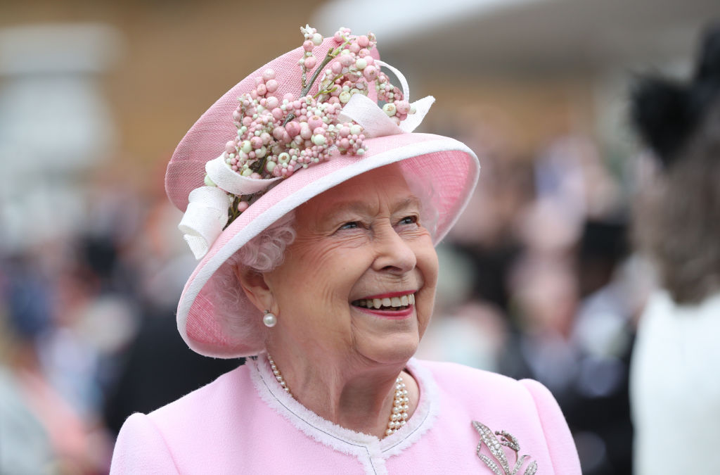 La reina Isabel II se suma al furor de Inglaterra en la final de la Eurocopa 2021 - Vimarsana News