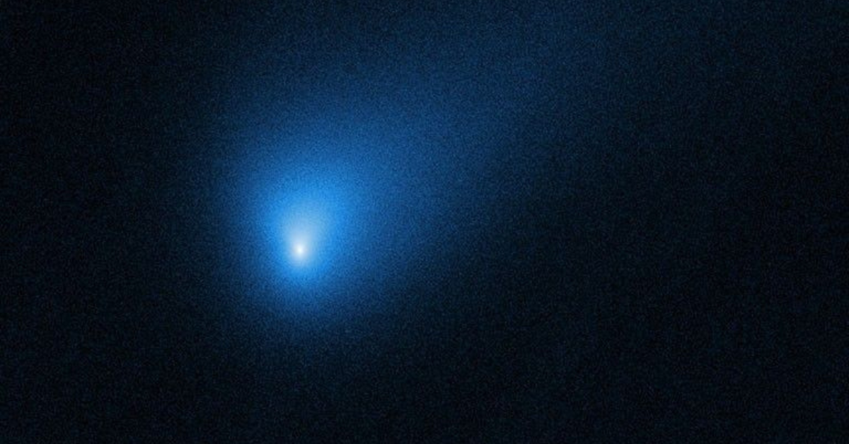 CDATA[
El cometa 3I/ATLAS está alcanzando su perihelio, es decir, su punto más cercano al Sol, a una distancia aproximada de 1.4 unidades astronómicas (210 millones de kilómetros) y dentro de la órbita de Marte, según la NASA . Este objeto interestelar se mantiene bajo observación constante mientras circulan en redes sociales diversas teorías sin comprobación científica. Sin embargo, no es el primer cuerpo de este tipo registrado en la historia. Antes de su detección hubo otros dos visitantes interestelares que marcaron un precedente en la astronomía moderna. Lee también : Esta será la mejor fecha para ver el cometa 3I/ATLAS, según la NASA
‘Oumuamua (2017): el primer objeto interestelar identificado
2I/Borisov (2019): el primer cometa interestelar
![