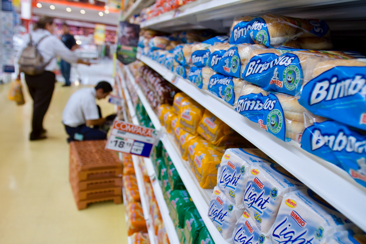 CDATA[
Recientemente, Grupo Bimbo nombró a Alejandro Rodriguez Bas como su nuevo director general, quien ya ha tenido experiencia en PepsiCO y LALA. Ahora se enfrenta al liderazgo de la panificadora más grande del mundo, que tiene presencia en 91 países y más de 100 marcas. Así está su presencia en México y el mundo.
¿Qué tan grande es Bimbo? ¿Cuántas marcas tiene Bimbo? Bimbo Bimbo Artesano Bimbo LonchiBom Stonemill Wonder Marinela Barcel Sanissimo Little Bites Tía Rosa Milpa Real Oroweat Del Hogar Suandy Thomas Sara Lee Lara Takis El Globo Gabi El Molino
![