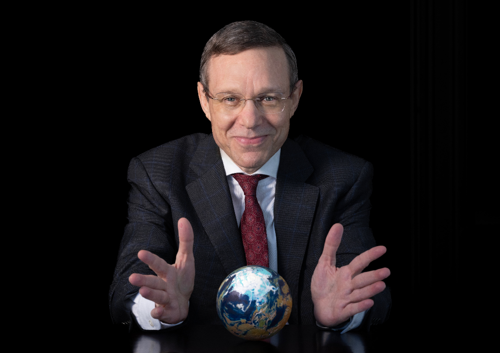 CDATA[
Desde el descubrimiento del 3I/ATLAS en julio, han surgido varias teorías sobre su naturaleza, pero pocas han tomado tanto peso como las de Avi Loeb , un profesor la Universidad de Harvard , quien argumenta que no es un cometa natural, sino un objeto artificial, una nave nodriza extraterrestre . Y no solo eso, sino que ha mantenido una postura crítica y provocadora sobre la interpretación de la NASA , la agencia espacial estadounidense, la cual la ha señalado de ocultamiento de información. Estas son las principales tesis del científico sobre el cometa 3I/ATLAS.
¿Quién es Avi Loeb y por qué su opinión es relevante?
![