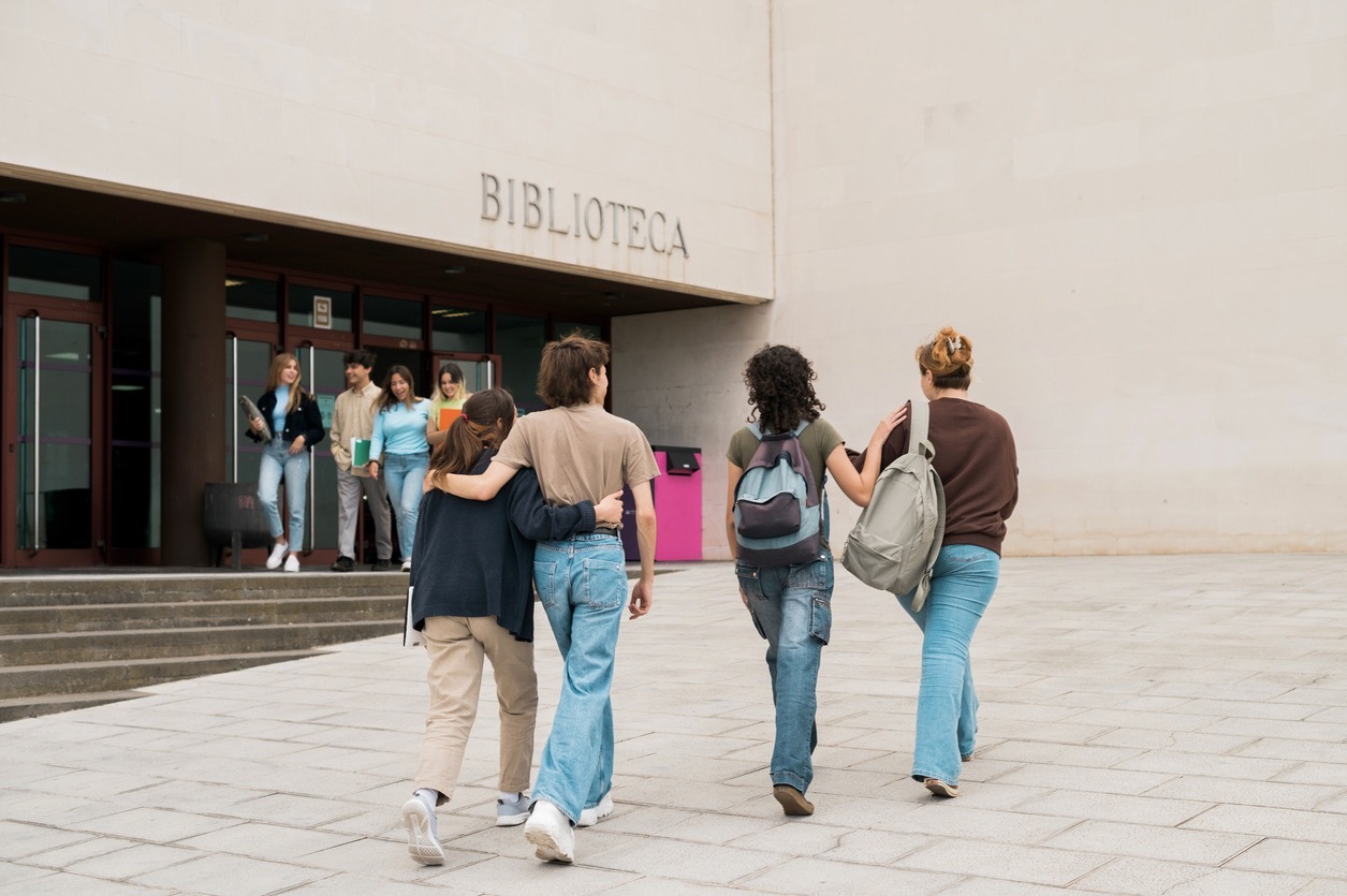 CDATA[
Que una escuela sea privada no la exime de cumplir con las reglas de la Secretaría de Educación Pública ( SEP ) ni con las disposiciones de la Procuraduría Federal del Consumidor ( Profeco ). Tanto alumnos como padres de familia cuentan con derechos que deben ser respetados.
![