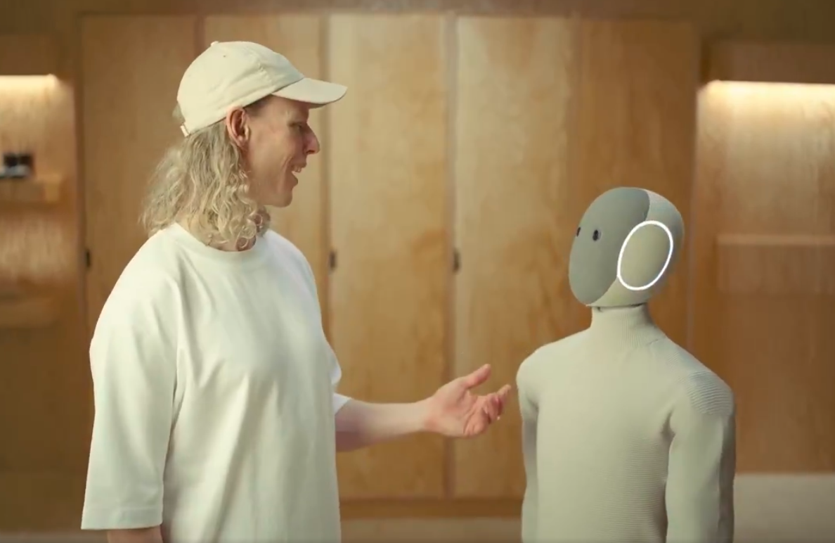 CDATA[
La empresa 1X presentó su nuevo robot humanoide para el hogar, Neo , un dispositivo que combina inteligencia artificial y hardware avanzado para realizar tareas domésticas , aprender del entorno y comunicarse en lenguaje natural.
![