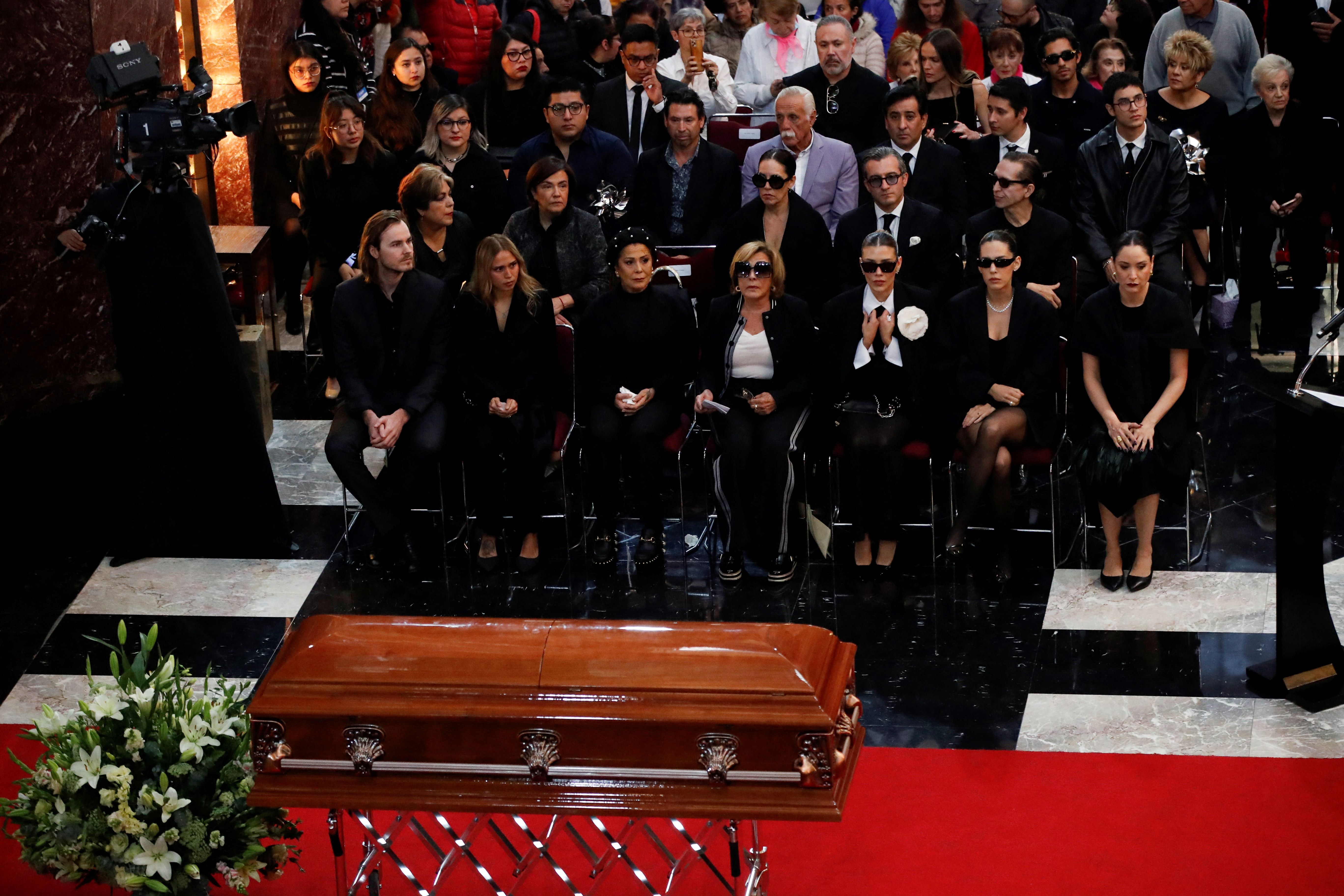 México homenajea y despide a la "única e irrepetible" diva del cine Silvia  Pinal