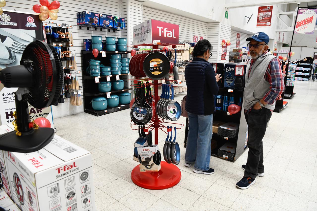 CDATA[
La Procuraduría Federal del Consumidor (Profeco) informó cuáles fueron las tiendas que concentraron más reclamos durante el primer día de El Buen Fin 2025 , que inició el 13 de noviembre y se extenderá hasta el 17. En un comunicado, la dependencia de la Secretaría de Economía detalló que hasta el primer corte, realizado a las 16:00 horas, se habían brindado 796 asesorías a consumidores inconformes .
![