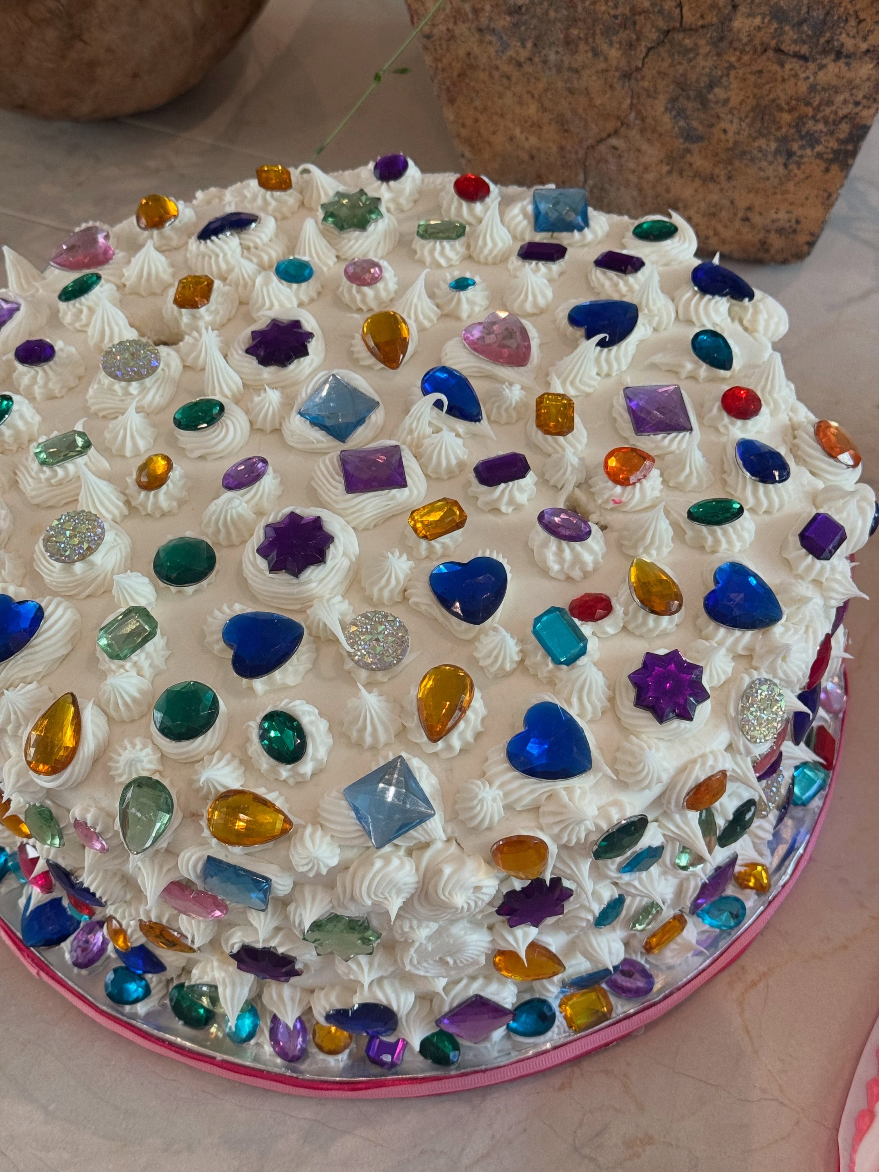 KYLIE-BDAY-CAKE.jpg