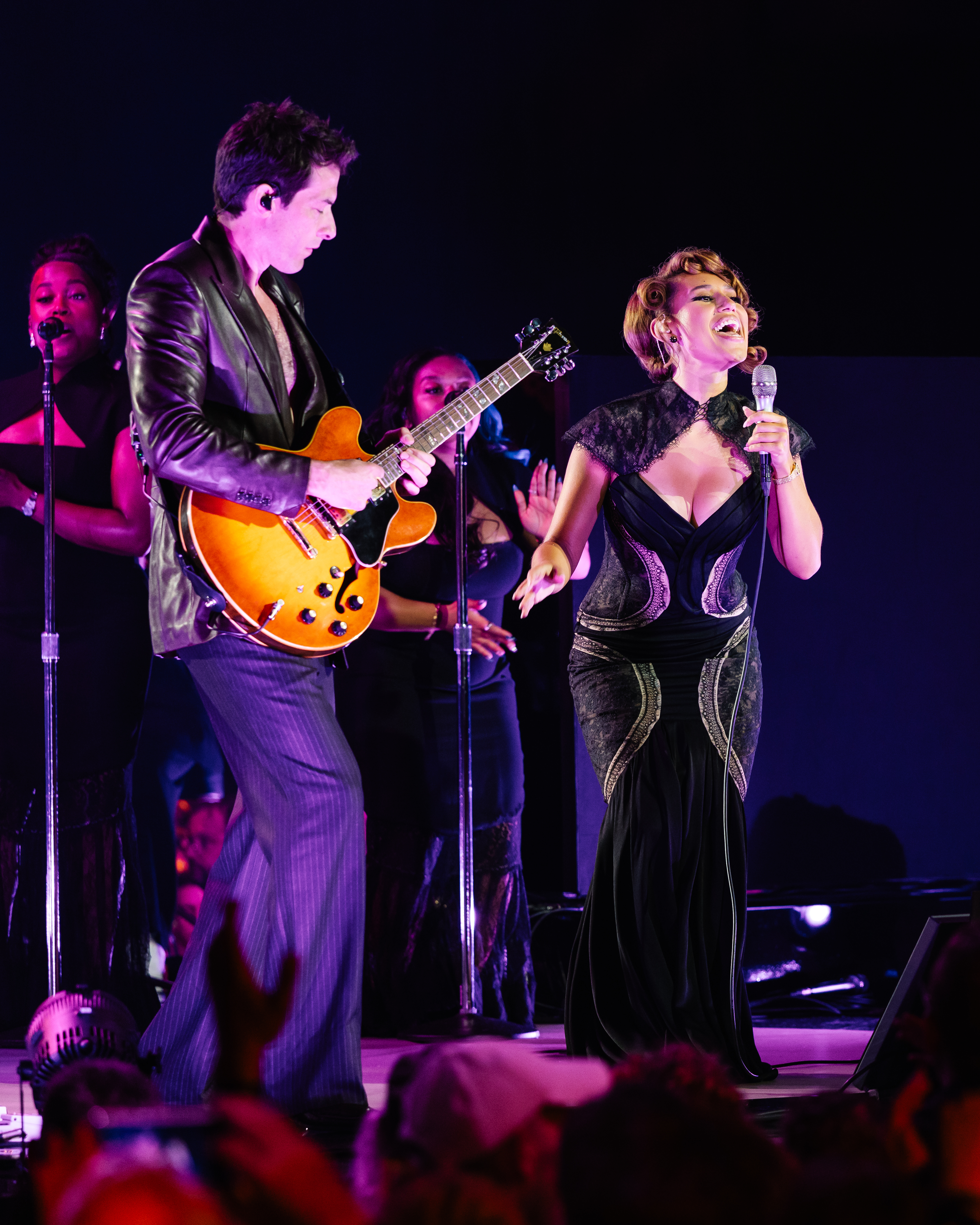 Raye-MontreuxJazzFestival_campaign_2026_photo_show_Raye-and-MarkRonson_@MarcDucrest_4x5.jpg