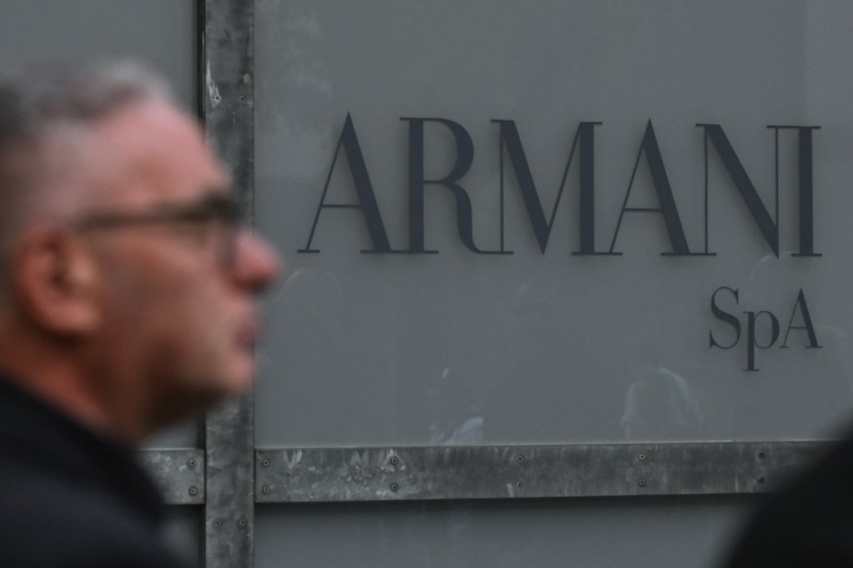 CDATA[
La leyenda de la moda Giorgio Armani pidió en su testamento, hecho público el viernes, que un importante grupo de lujo adquiriera una participación en su empresa, citando a LVMH, EssilorLuxottica o L’Oréal como posibles compradores.
![