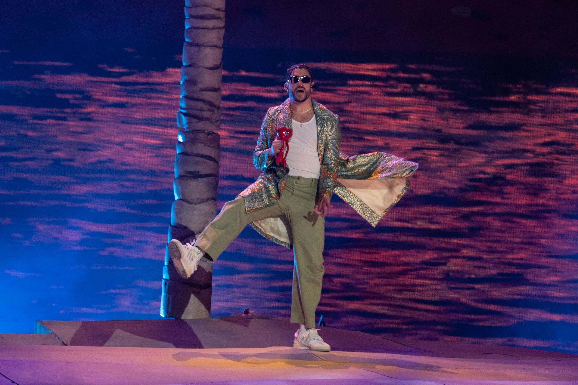 CDATA[
El cantante puertorriqueño Bad Bunny se ha consolidado en el entorno musical en los últimos años y en 2026 encabezará el show de medio tiempo del Super Bowl . Estas son algunas cifras de su fortuna .
¿De cuánto es la fortuna de Bad Bunny? Más allá de la música: colaboraciones con marcas y apariciones en la pantalla
![