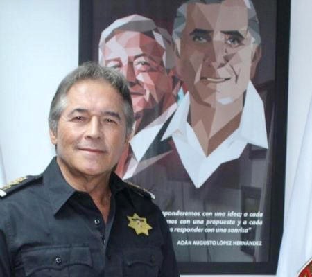 CDATA[
La acusación a Hernán Bermúdez Requena , quien fuera secretario de Seguridad de Tabasco , señalado como líder de la organización criminal “La Barredora” , es el más reciente caso de funcionarios en la mira por presuntos vínculos con el crimen organizado. En enero de 2025, autoridades confirmaron que el exsecretario de Seguridad salió del país, por lo que se activó la ficha roja de la Interpol para capturarlo. A continuación, te mencionamos algunos de los casos más relevantes que han puesto en la mira a funcionarios públicos y su presunta colaboración con delincuentes.
Hernán Bermúdez
![