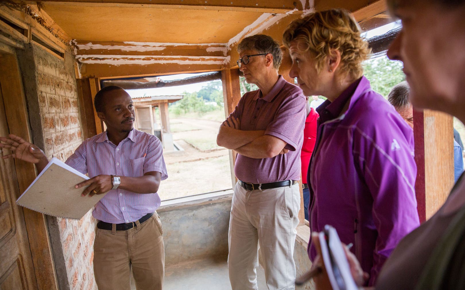 CDATA[
Para Bill Gates , el cambio climático es un problema grave, pero no significa el final de la humanidad , y tampoco se está abordando de una manera efectiva. Recientemente publicó un artículo en Gates Notes, su blog personal, una tesis en la que propone un cambio de estrategia climática que descentraliza la reducción de la temperatura para combatir problemas más graves como reforzar la salud pública y reducir la pobreza.
La visión apocalíptica del cambio climático es errónea Para solucionar el cambio climático, se debe atender la salud y el bienestar
![