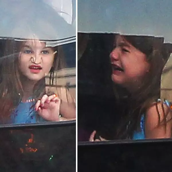 La niña protagonizó otro berrinche al descubrir que su mantita preferida se quedó en casa.