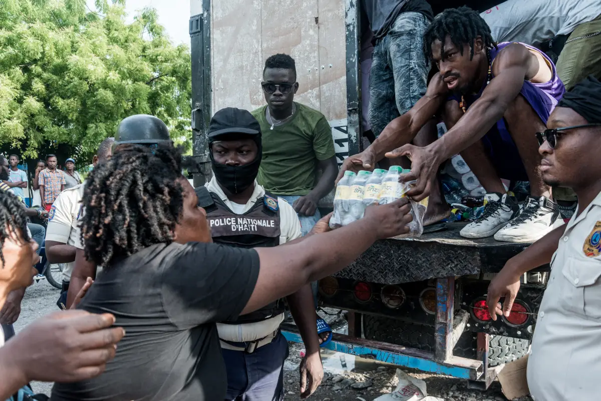 Pandillas impiden la llegada de alimentos y agua en Haití