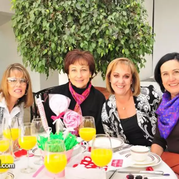 Claudia de Lozano,Cristi García Méndez,Esmeralda Roux,Lety Robles