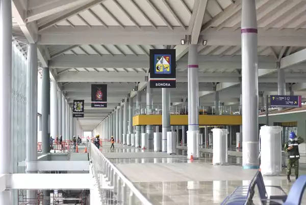 Interior del edificio terminal del aeropuerto Internacional Felipe Ángeles, próximo a inaugurarse.