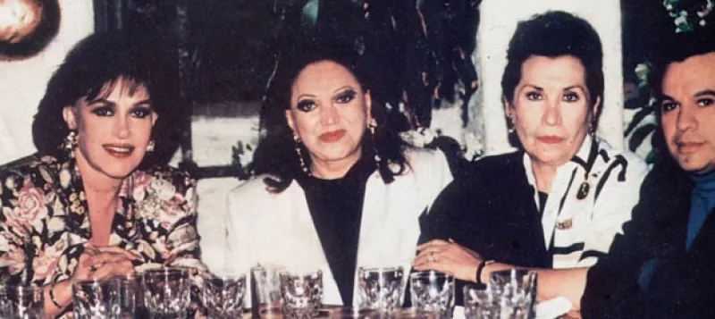 Con todo lo que ha pasado, el artista posee un cúmulo de enseñanzas, refranes y experiencias que siempre brotan en sus pláticas. Recuperamos su filosofía para compartirla con nuestros lectores.