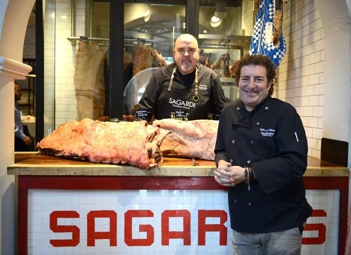 Iñaki, presidente de Sagardi, y Joan, chef en México.