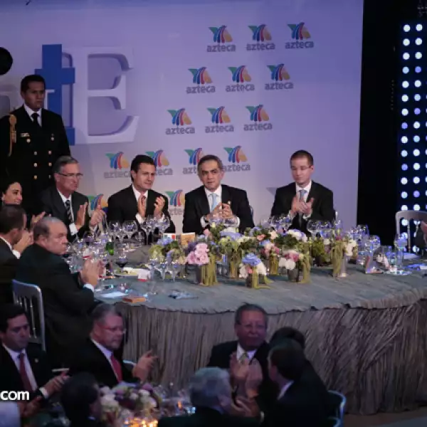 María Laura Medina de Salinas,Ricardo Salinas Pliego,Enrique Peña Nieto,Miguel Ángel Mancera,Mario San Román