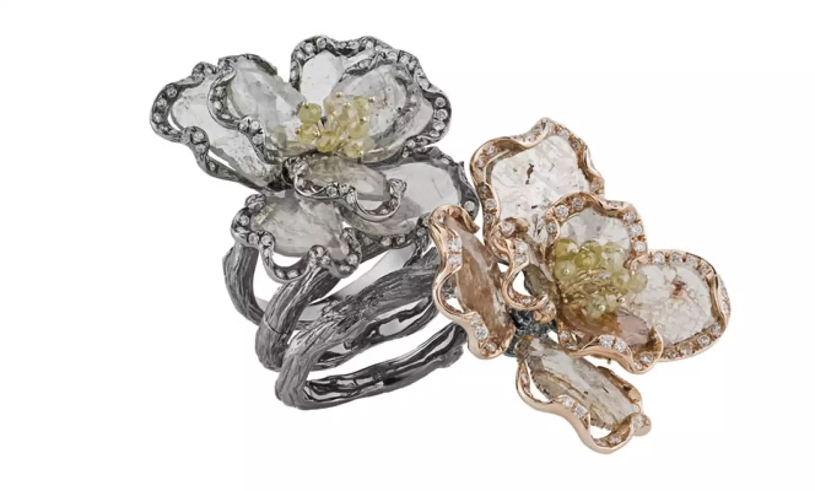 Para este tipo de corte, se utilizan láminas del diamante en bruto, un sobrante que antes se tiraba al terminar el pulido de la piedra.