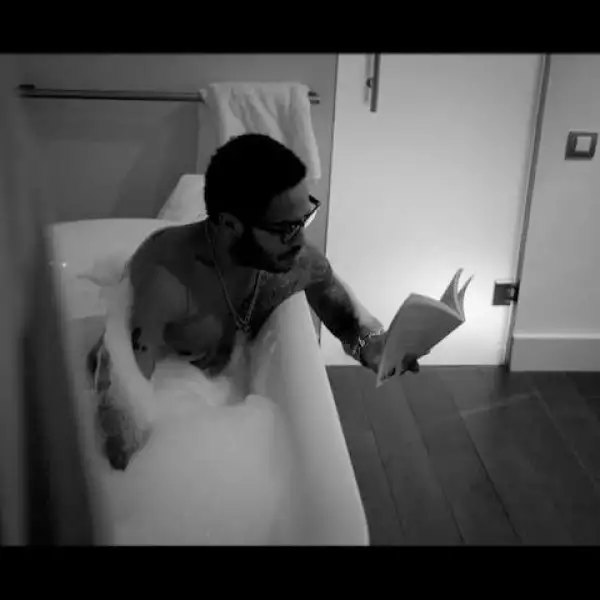 En 2000, contrajo matrimonio con la actriz Lisa Bonet, con quien procreó una hija; sin embargo, la pareja se divorció.