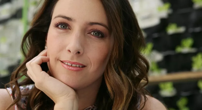 La Directora artística de la Orquesta Filarmónica de las Américas habló con Quién.com sobre su "Travieso Carmesí" y nos adelantó que será directora de orquesta huésped en varias sinfónicas del mundo.