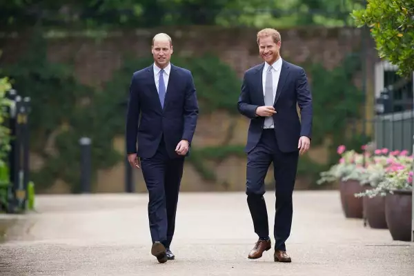 Harry y William se mostraron muy sonrientes en la develación de la estatua en honor a su madre.