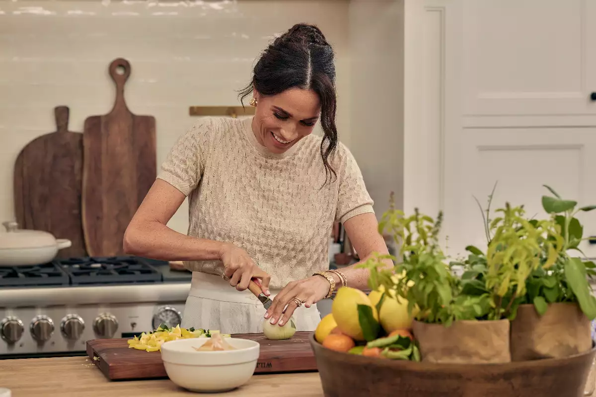 Foto de una escena de la serie 'With love, Meghan' de la duquesa Meghan Markle.
