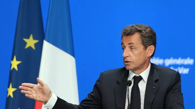 sarkozy ante un microfono