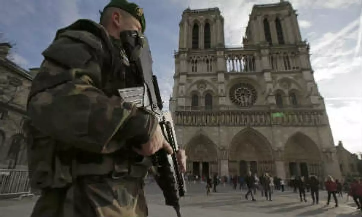 La seguridad se reforzó en lugares turísticos y religiosos como la catedral del Notre Dame o la iglesia del Sacre-Coeur de Montmatre. (Foto: Reuters)