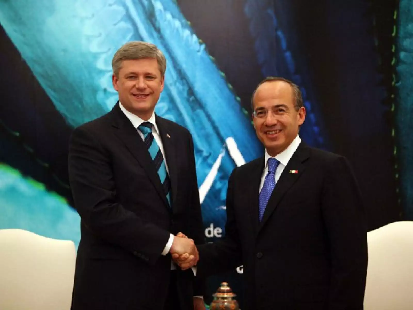 El presidente Felipe Calderón y el primer ministro canadiense, Stephen Harper, tras una reunión bilateral ampliada, en el marco de la Cumbre de Líderes de América del Norte.