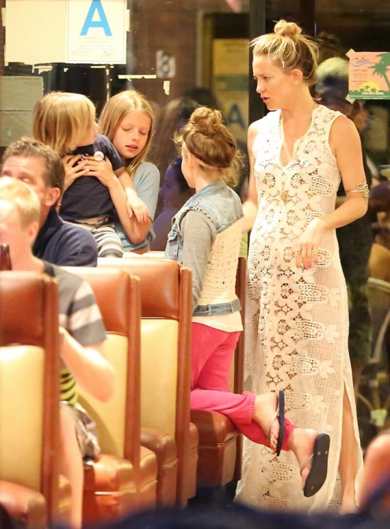 Kate Hudson estuvo muy al pendiente de sus dos hijos y de los de Chris Martin.