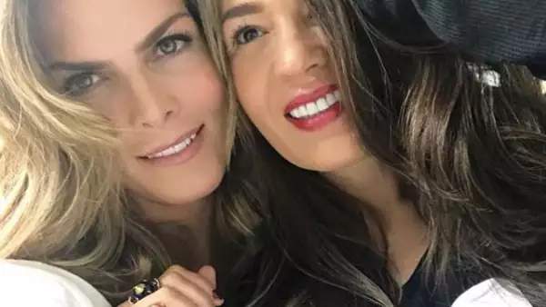 Yolanda Andrade,  Montserrat Oliver