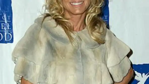 El hijo de Farrah Fawcett, que ya antes estuvo en la cárcel, ahora enfrenta nuevos cargos por posesión y consumo de drogas.