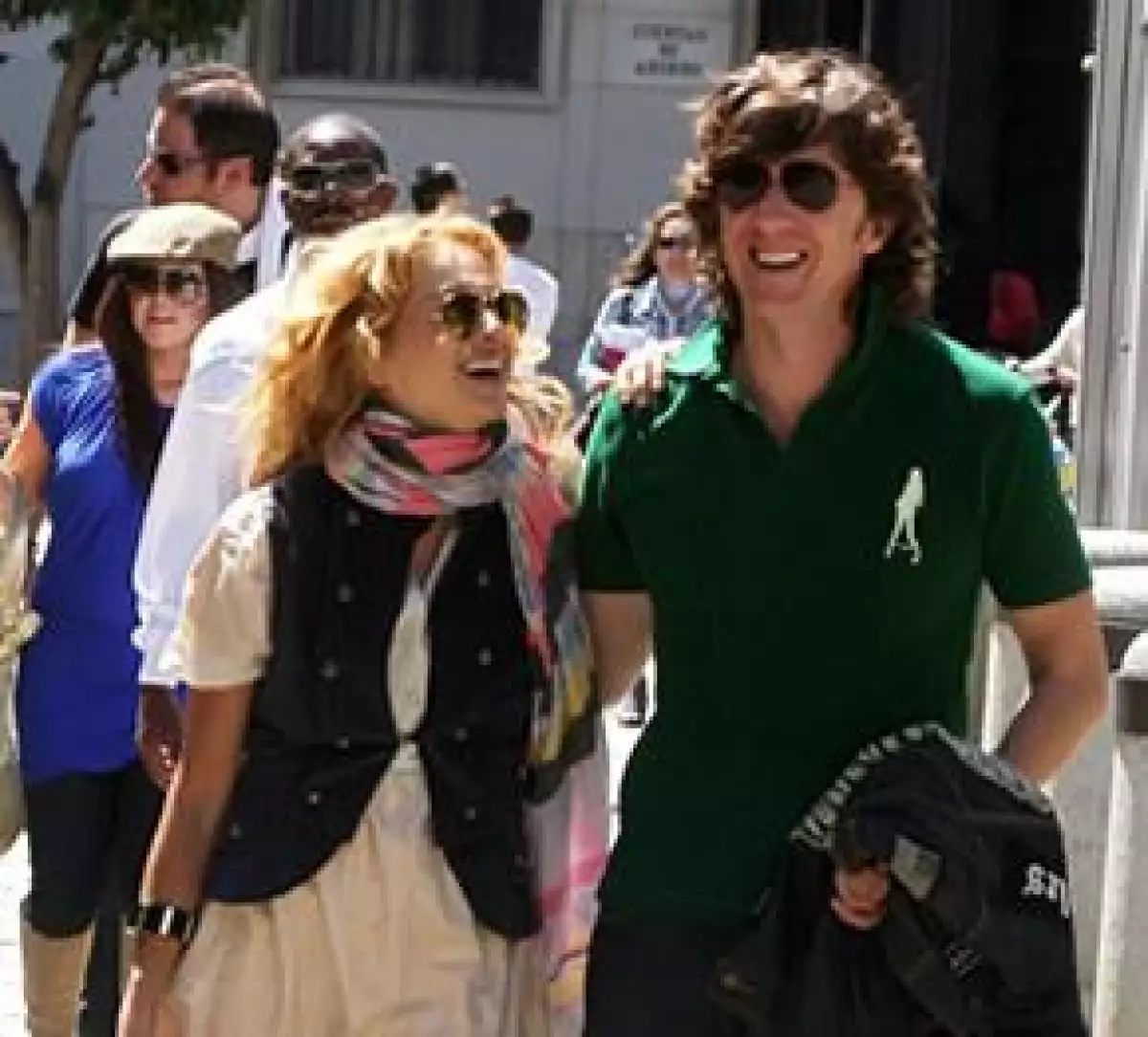 Durante el estreno del musical A de Nacho Cano en Madrid, La Chica Dorada aseguró que después de su nuevo disco llegará el primer niño con su esposo ‘Colate’.