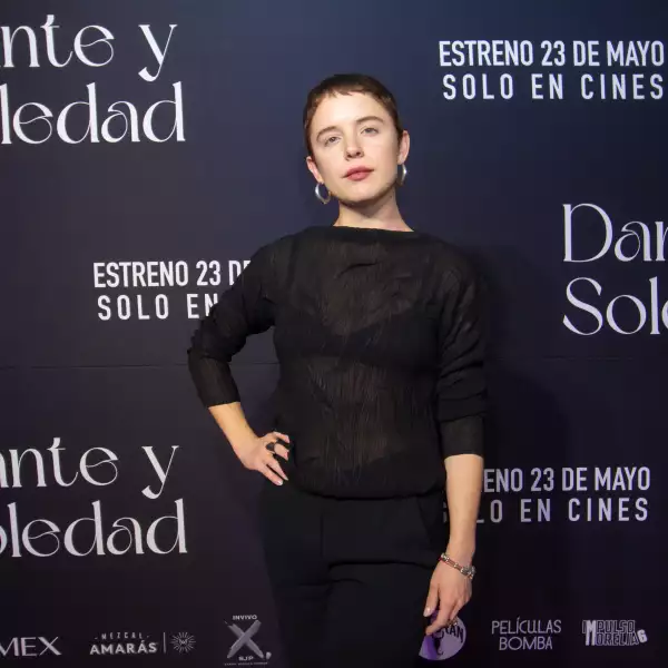 DANTE Y SOLEDAD ALFOMBRA ROJA