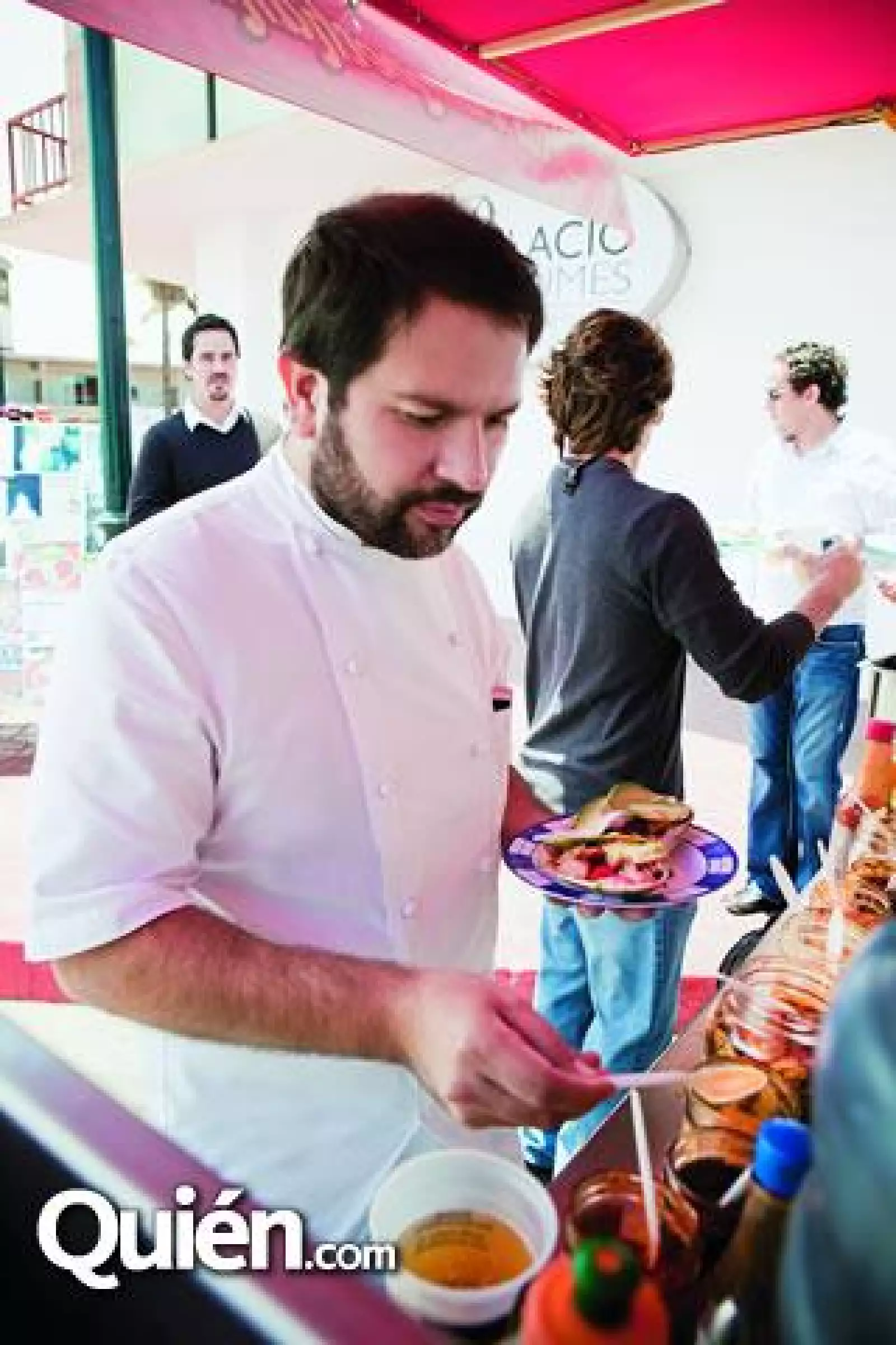 Enrique Olvera comió un coctel de almeja pismo con caracol,especialidad de la casa. El chef de Pujol prometió regresar al día siguiente