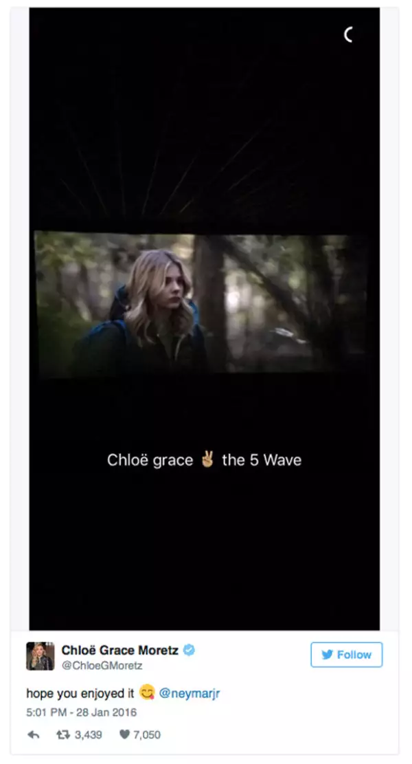 Una vez más, Chloë Moretz, mandó un mensajito a Naymar por Twitter.